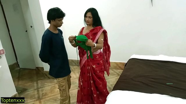 640px x 360px - Indian bra sales man fucking a horny milf bhabhi - Desi Sex Video - Watch  XXX Desi Porn Videos