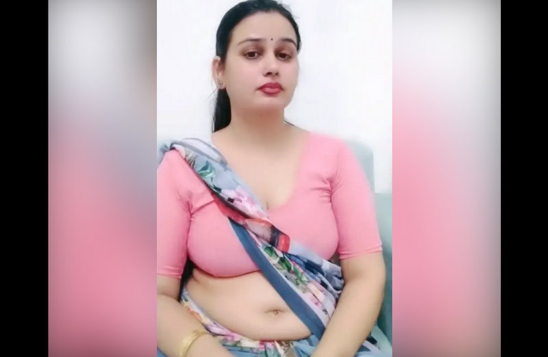 Indian Hot Bhabhi In Saree Sexy Navel Show Live