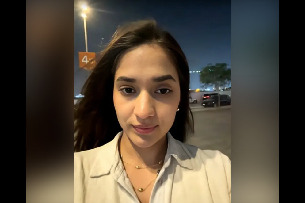 Fathima Nude Striping on Her Car while Live Stream and Gets Caught