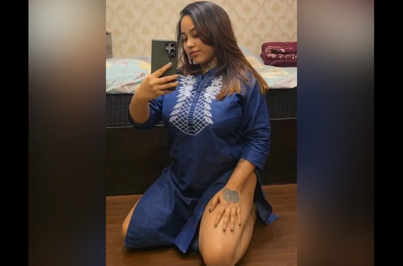 Stellaperks nude leaked melts ice on her big tits and black pussy