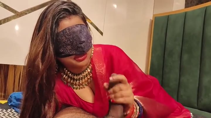 Insta Model indian_lisaa Nude Stepmom Caught Her Stepson Jerking So She Gives Him Blowjob & Hard Fuck