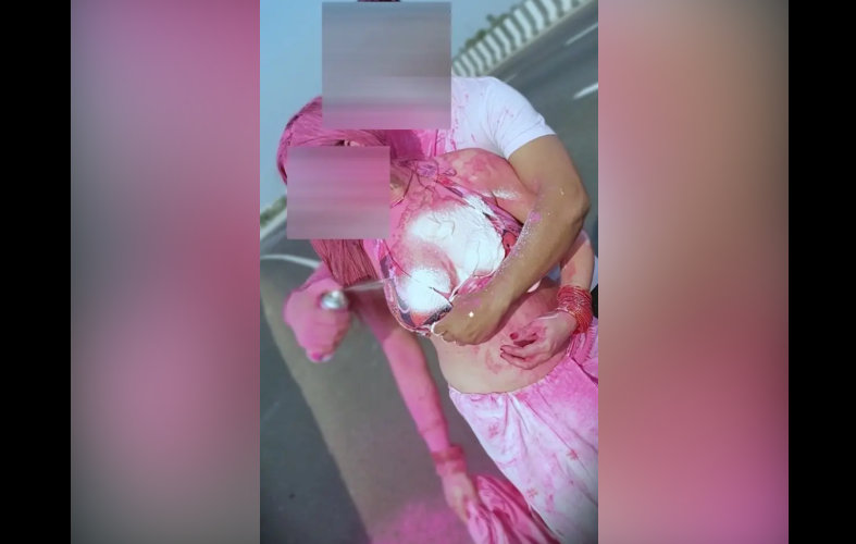 Pankhuri Kunal Nude Leaked Topless Outdoor Holi Dare Clip